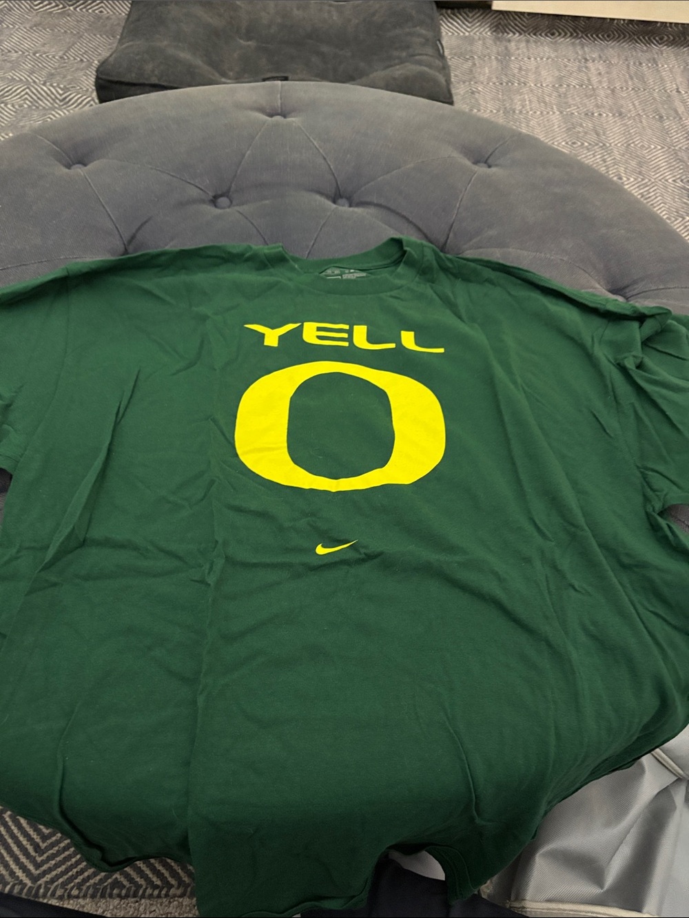 Oregon Nike Green Short-Sleeve Tee with Yellow 'O' Graphic